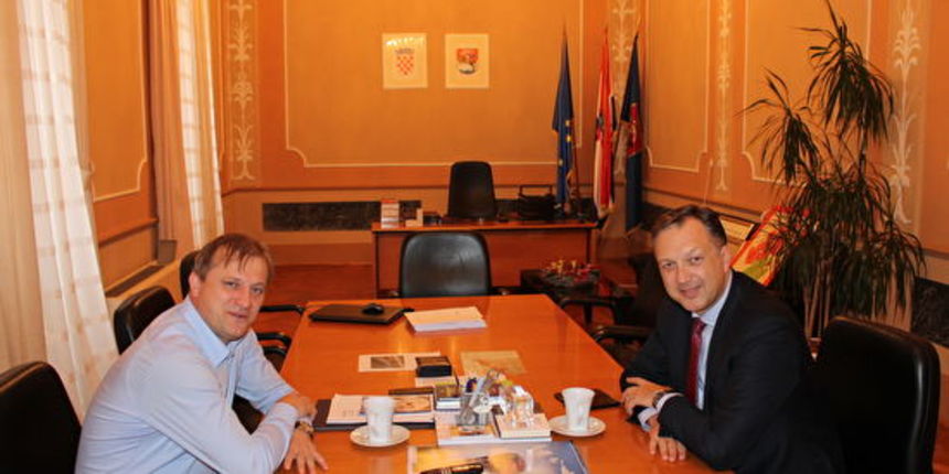 Gradonačelnik Dukić i direktor Jadrolinije o uspostavljanju cjelogodišnje linije Zadar – Ancona Gradonačelnik Dukić i direktor Jadrolinije o uspostavljanju cjelogodišnje linije Zadar – Ancona