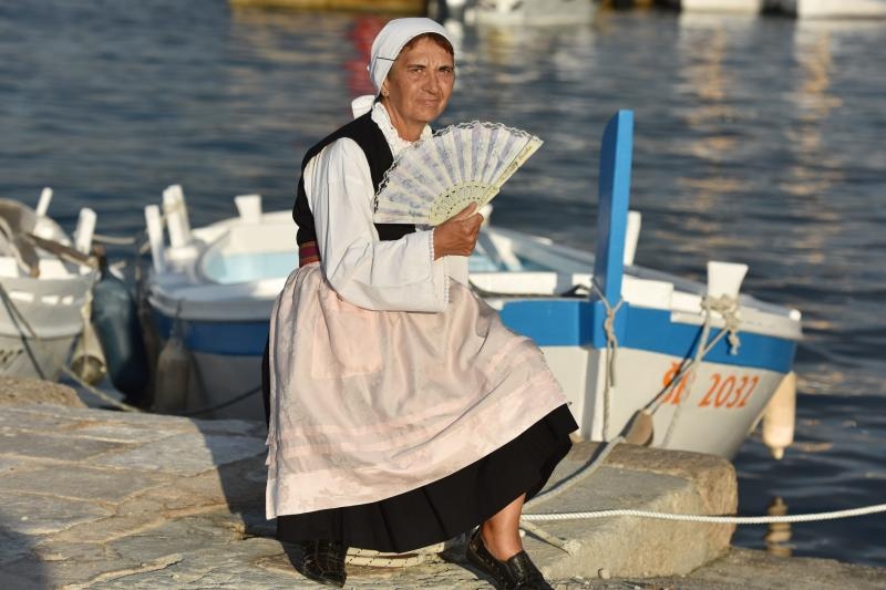 Tradicionalna ženska regata gajeta na vesla u Krapnju