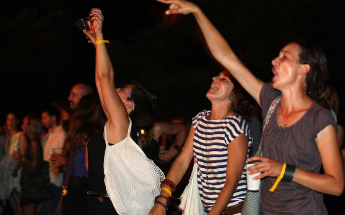 Zadar, 230612.
Drugu vecer 2.JUMF festivala koji se odrzava u Zadru na Kapetanskom, nastupili su Goran Bare i Majke. U nastupu vinkovacke grupe uzivala je mnogobrojna publika.
Foto: Andrija Lucic / CROPIX