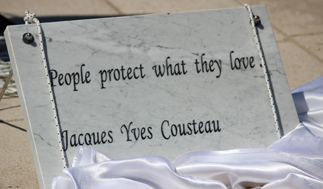 Svečanost polaganja J. Y. Costeau memorijalne ploče na Morskim orguljama