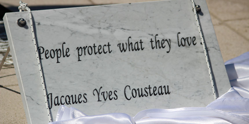 Svečanost polaganja J. Y. Costeau memorijalne ploče na Morskim orguljama Svečanost polaganja J. Y. Costeau memorijalne ploče na Morskim orguljama