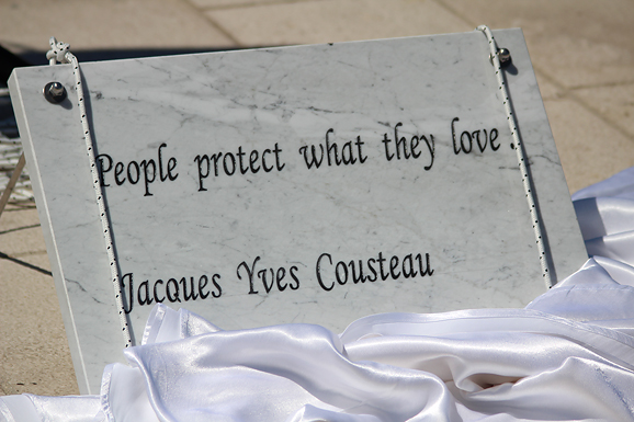 Svečanost polaganja J. Y. Costeau memorijalne ploče na Morskim orguljama