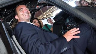 Predsjednica Grabar-Kitarović na predstavljanju novih helikoptera Kiowa Warriors u 93. Zrakoplovnoj bazi u Zemuniku. Photo: Dino Stanin/PIXSELL Predsjednica Grabar-Kitarović na predstavljanju novih helikoptera Kiowa Warriors u 93. Zrakoplovnoj bazi u Zemuniku. Photo: Dino Stanin/PIXSELL