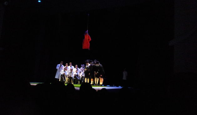 Ćelava pjevačica, Drama Plus