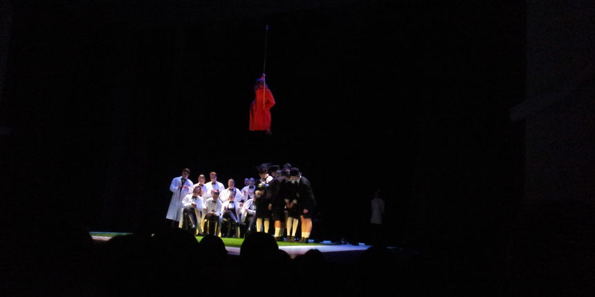 Ćelava pjevačica, Drama Plus