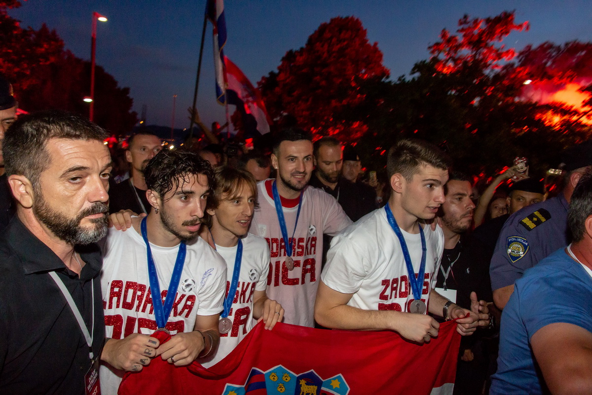 Veličanstven doček četvorice zadarskih Vatrenih od Gradskog mosta do Foruma