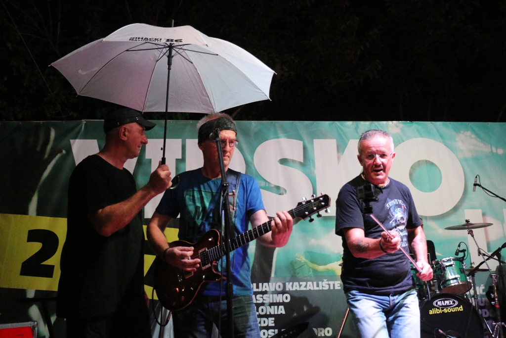 S Alenom Islamovićem po pljusku pjevalo šest tisuća Virana