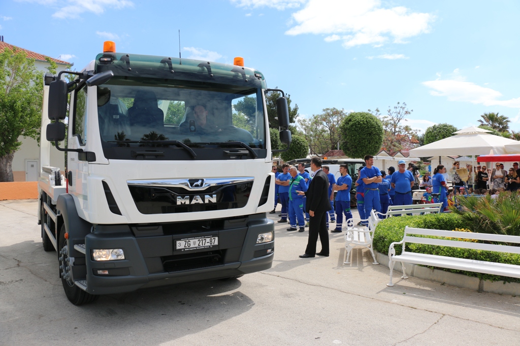 Prezentacija novog voznog parka poduzeća Čisti otok i Vodovod Vir Prezentacija novog voznog parka poduzeća Čisti otok i Vodovod Vir