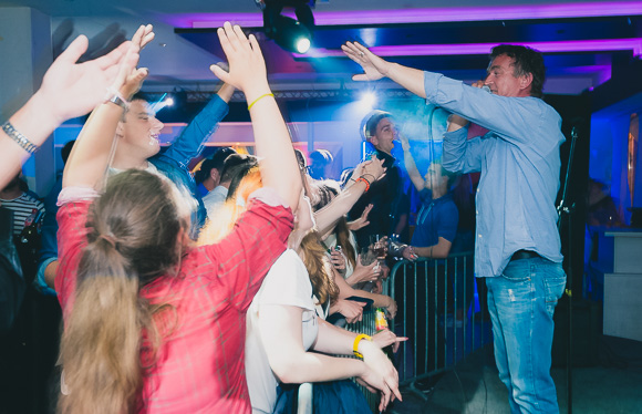 Zadarska večer s Ivicom Sikirićem Ićom u Hitch baru, 8.5.2015. (Foto: Ivan Toman) Zadarska večer s Ivicom Sikirićem Ićom u Hitch baru, 8.5.2015. (Foto: Ivan Toman)