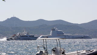 Superjqahta “A” usidrena u zadarskom kanalu Superjqahta “A” usidrena u zadarskom kanalu