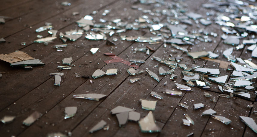 razbijeno staklo razbijeno staklo