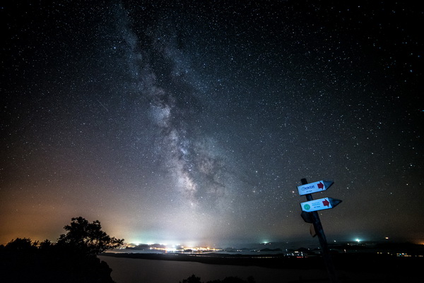 Zvjezdano nebo i Mliječna staza s vidikovca Kamenjak. Foto: Vinko Pešić Zvjezdano nebo i Mliječna staza s vidikovca Kamenjak. Foto: Vinko Pešić