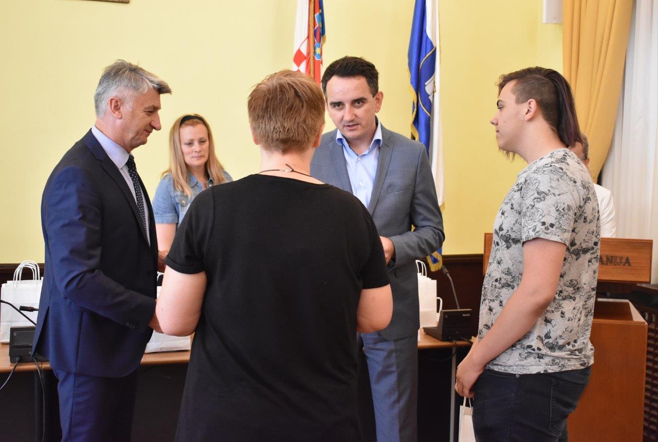 Prijem za nagrađivane učenike osnovnih i srednjh škola