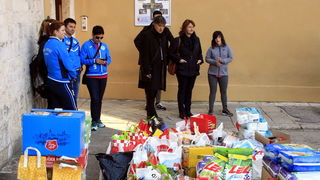 Zadarski sportaši i sportski novinari velikog srca napunili Socijalnu samoposlugu Zadarski sportaši i sportski novinari velikog srca napunili Socijalnu samoposlugu