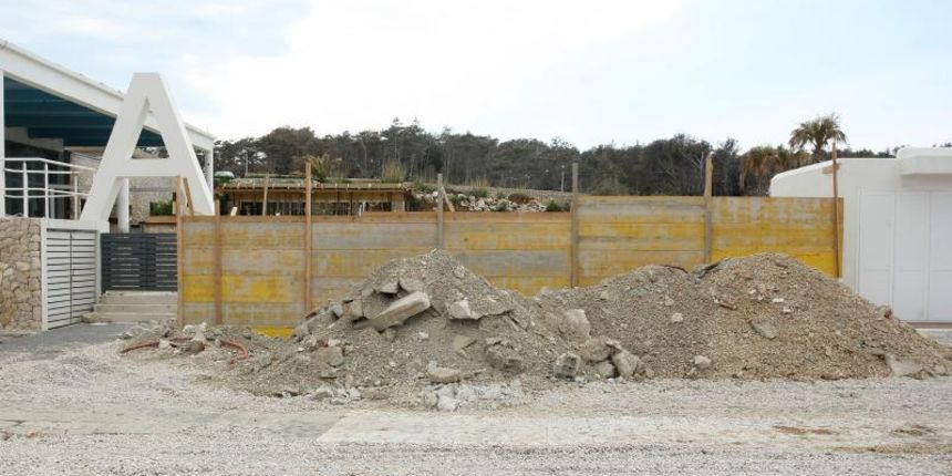 Novalja: Klubovi Aquarius i Papaya pripremaju se za nadolazeću turističku sezonu, Photo: Dino Stanin/PIXSELL