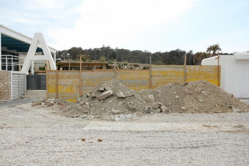 Novalja: Klubovi Aquarius i Papaya pripremaju se za nadolazeću turističku sezonu, Photo: Dino Stanin/PIXSELL Novalja: Klubovi Aquarius i Papaya pripremaju se za nadolazeću turističku sezonu, Photo: Dino Stanin/PIXSELL