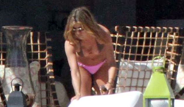 Jennifer Aniston u seksi badiću proslavila 41. rođendan (Jutarnji.hr)