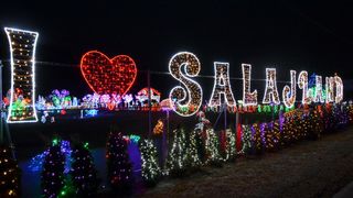 Uz 2,5 milijuna lampica zasjala ovogodišnja božićna bajka u Salajlandu Uz 2,5 milijuna lampica zasjala ovogodišnja božićna bajka u Salajlandu
