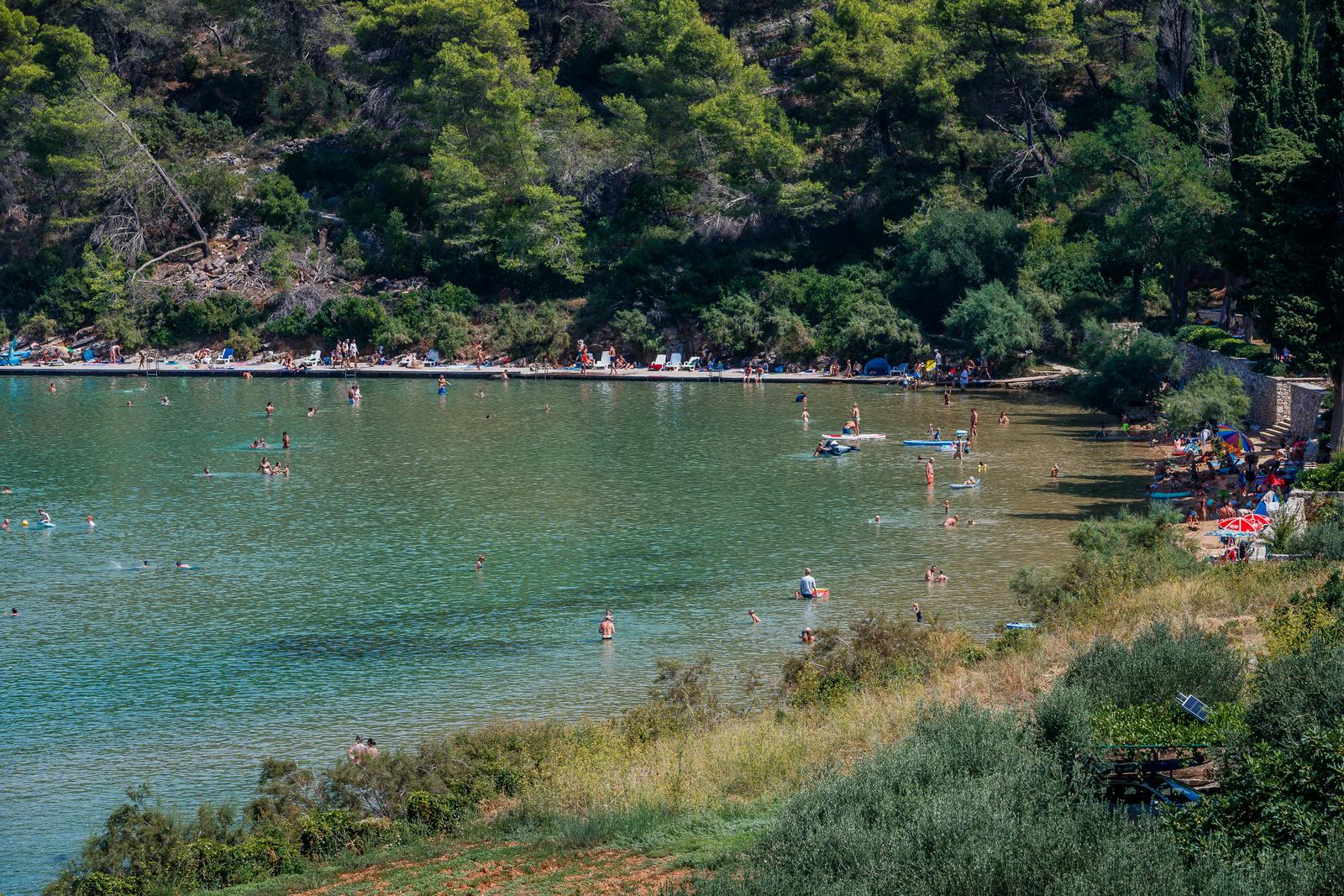 Uvala Lovrečina: Egzotična pješčana oaza na Braču u kojoj su uživali i stari Rimljani Uvala Lovrečina: Egzotična pješčana oaza na Braču u kojoj su uživali i stari Rimljani
