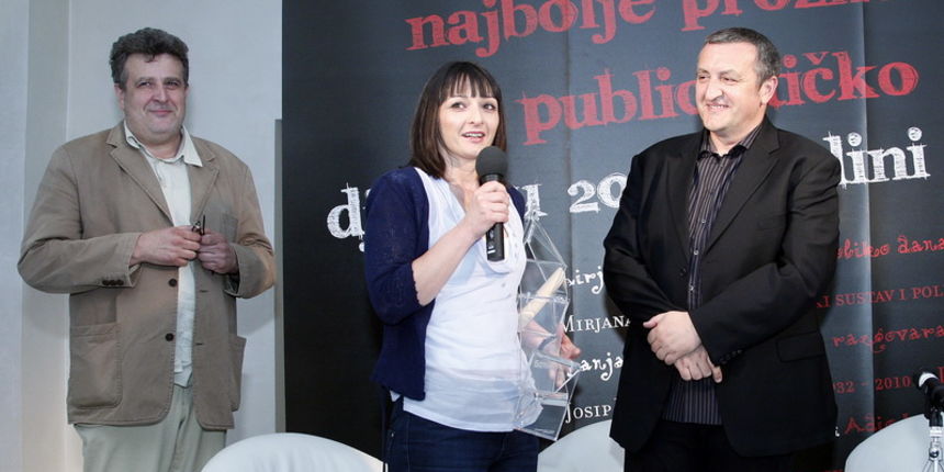 Zagreb,230511.
Klovicevi dvori.
Dodjela nagrada Jutarnjeg lista za najbolje prozno i publicisticko djelo u 2010. godini.
Dobitnik nagrade za prozu je Tanja Mravak, a najbolji publicist je Drago Hedl.       
Na fotografiji: Vlaho Bogisic, Tanja Mravak i Br