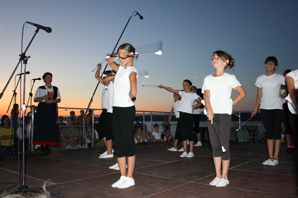 Vecer folklora: KUD Nevijana i ansambl Horenak u Nevidjenima Vecer folklora: KUD Nevijana i ansambl Horenak u Nevidjenima