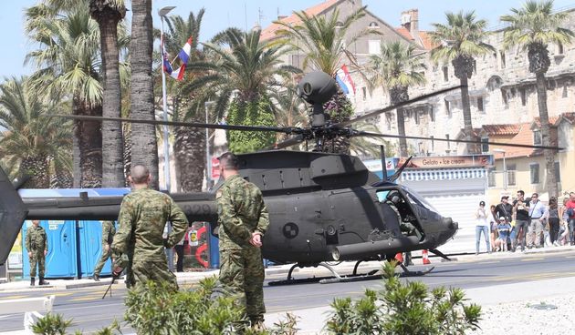 Helikopter Kiowa Warrior sletio na splitsku Rivu: pogledajte spektakularne fotografije