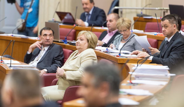 Zagreb, 220513.
Markov trg., Sabor.
Redovita sjednica sabora s raspravom o konacnom prijedlogu zakona o izmjenama i dopunama Zakona o nadzoru robe s dvojnom namjenom.
Na fotografiji: Dragica Zgrebec.
Foto: Goran Mehkek / CROPIX