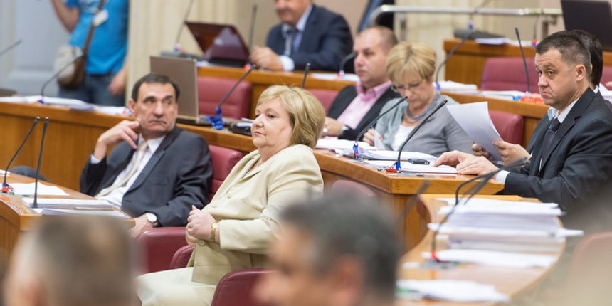 Zagreb, 220513.
Markov trg., Sabor.
Redovita sjednica sabora s raspravom o konacnom prijedlogu zakona o izmjenama i dopunama Zakona o nadzoru robe s dvojnom namjenom.
Na fotografiji: Dragica Zgrebec.
Foto: Goran Mehkek / CROPIX