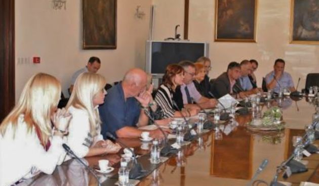 Sastanak načelnika općina Pašmana i Ugljana s predstavnicima Ministarstva prometa. Foto: Naši školji