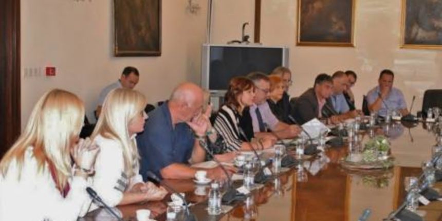 Sastanak načelnika općina Pašmana i Ugljana s predstavnicima Ministarstva prometa. Foto: Naši školji Sastanak načelnika općina Pašmana i Ugljana s predstavnicima Ministarstva prometa. Foto: Naši školji