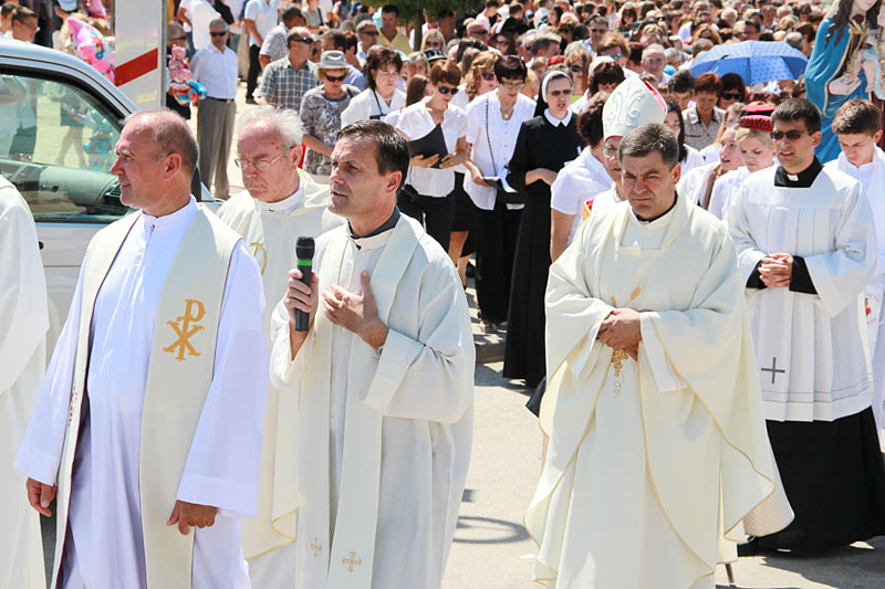 U Skabrnji odrzano veliko misno slavlje i procesija povodom blagdana Velike Gospe U Skabrnji odrzano veliko misno slavlje i procesija povodom blagdana Velike Gospe