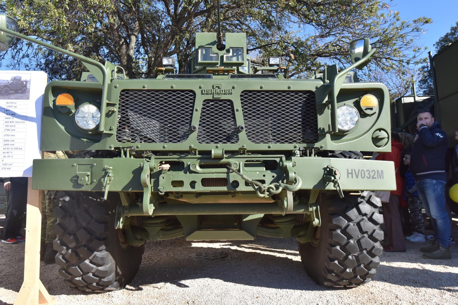 Otvorena izložba vojne opreme, oružja i vozila na zadarskoj rivi