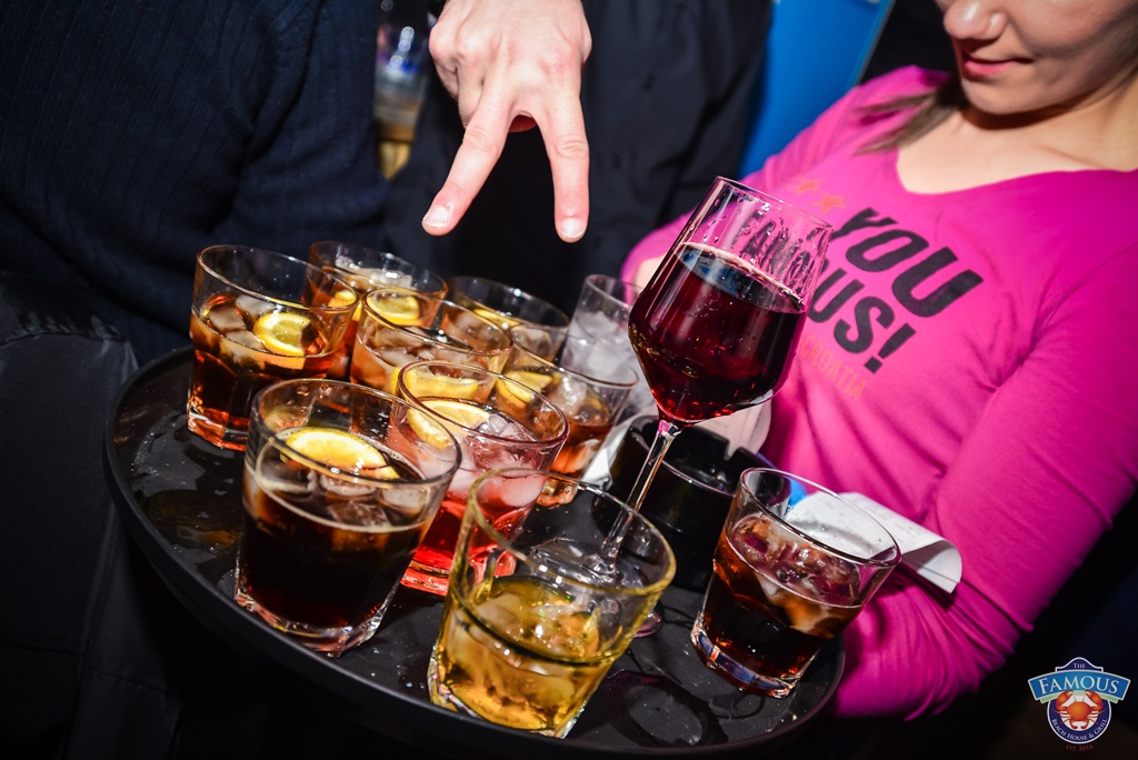 U Famous beach and grill baru Rockatansky bend proslavio je 20 godina djelovanja U Famous beach and grill baru Rockatansky bend proslavio je 20 godina djelovanja