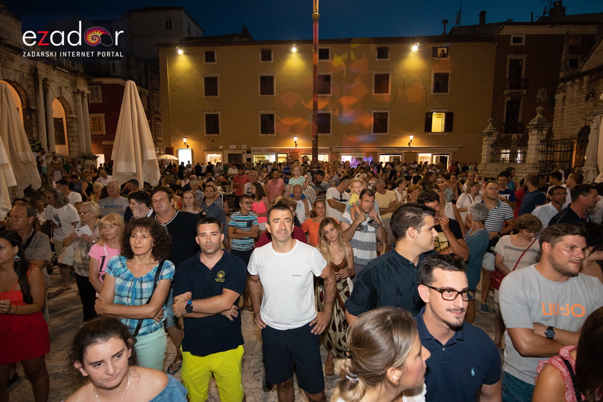 Svečani doček svjetskih prvaka Mihovila i Šime Fantele na Narodnom trgu Svečani doček svjetskih prvaka Mihovila i Šime Fantele na Narodnom trgu