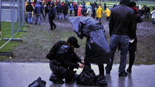 Zagreb, 160510.
Hipodrom.
Koncert heavy metal grupe Metallica.
Na slici: Publika prije koncerta.
Foto: Boris Kovacev / CROPIX