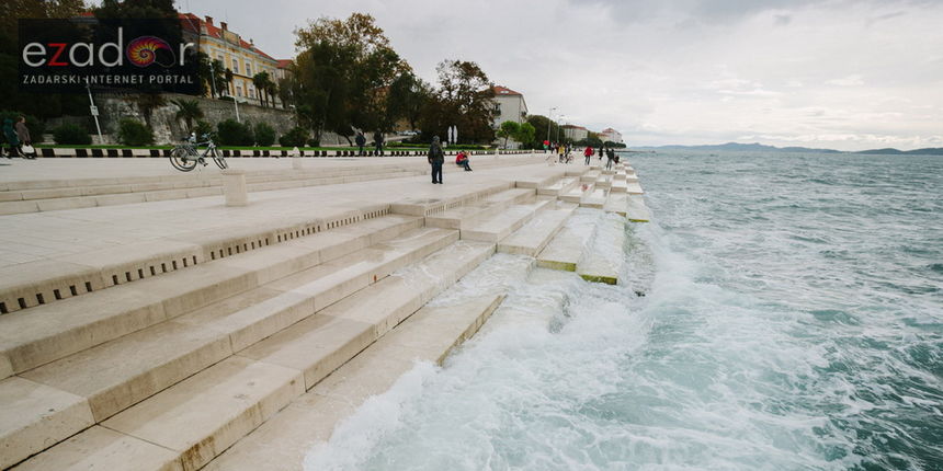 Đir po gradu, ponedjeljak 23. listopada 2017. Tramontana, Morske orgulje Đir po gradu, ponedjeljak 23. listopada 2017. Tramontana, Morske orgulje