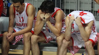 Zadar, 180710.
Dvorana Kresimira Cosica na Visnjiku.
Kosarkaska utakmica za 3.mjesto Prvenstva Europe do 20 godina izmedju Hrvatske i Spanjolske.
Na fotografiji : tuga nakon izgubljene utakmice, Toni Prostran
Foto : Vladimir Ivanov / CROPIX