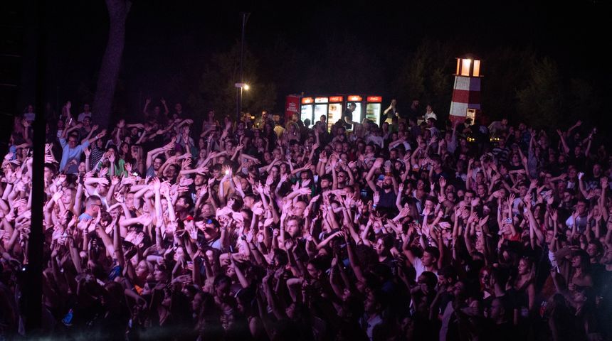 Fibra Fest: U Ljetno kino Bačvice stižu Neno Belan & Fiumens, Kuzma & Shaka Zulu, Peki… Fibra Fest: U Ljetno kino Bačvice stižu Neno Belan & Fiumens, Kuzma & Shaka Zulu, Peki…