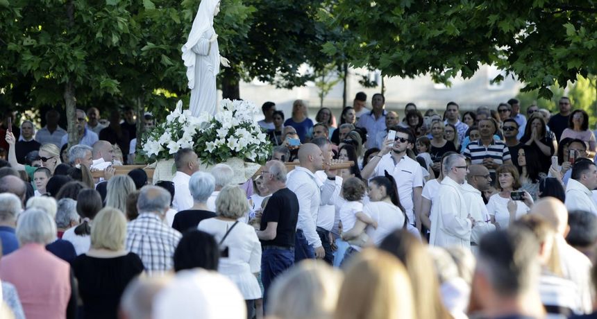 Vjernici u Međugorju, arhiva