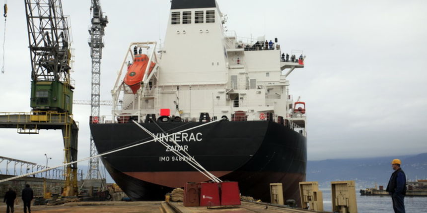 Rijeka, 251011.
U rijeckom brodogradilistu 3. maj danas je Tankerska plovidba Zadar preuzela tanker Vinjerac porinut krajem svibnja. Rijec je o drugom istovjetnom tankeru izgradjenom u 3. maju za zadarskog narucitelja. Sluzi za prijevoz nafte, naftnih pre Rijeka, 251011.
U rijeckom brodogradilistu 3. maj danas je Tankerska plovidba Zadar preuzela tanker Vinjerac porinut krajem svibnja. Rijec je o drugom istovjetnom tankeru izgradjenom u 3. maju za zadarskog narucitelja. Sluzi za prijevoz nafte, naftnih pre