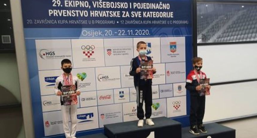 Franko Šušić iz GK Salto dvostruki državni prvak u gimnastici Franko Šušić iz GK Salto dvostruki državni prvak u gimnastici