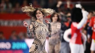 Plesačice zabavljale gledatelje na utakmici Danske i Mađarske