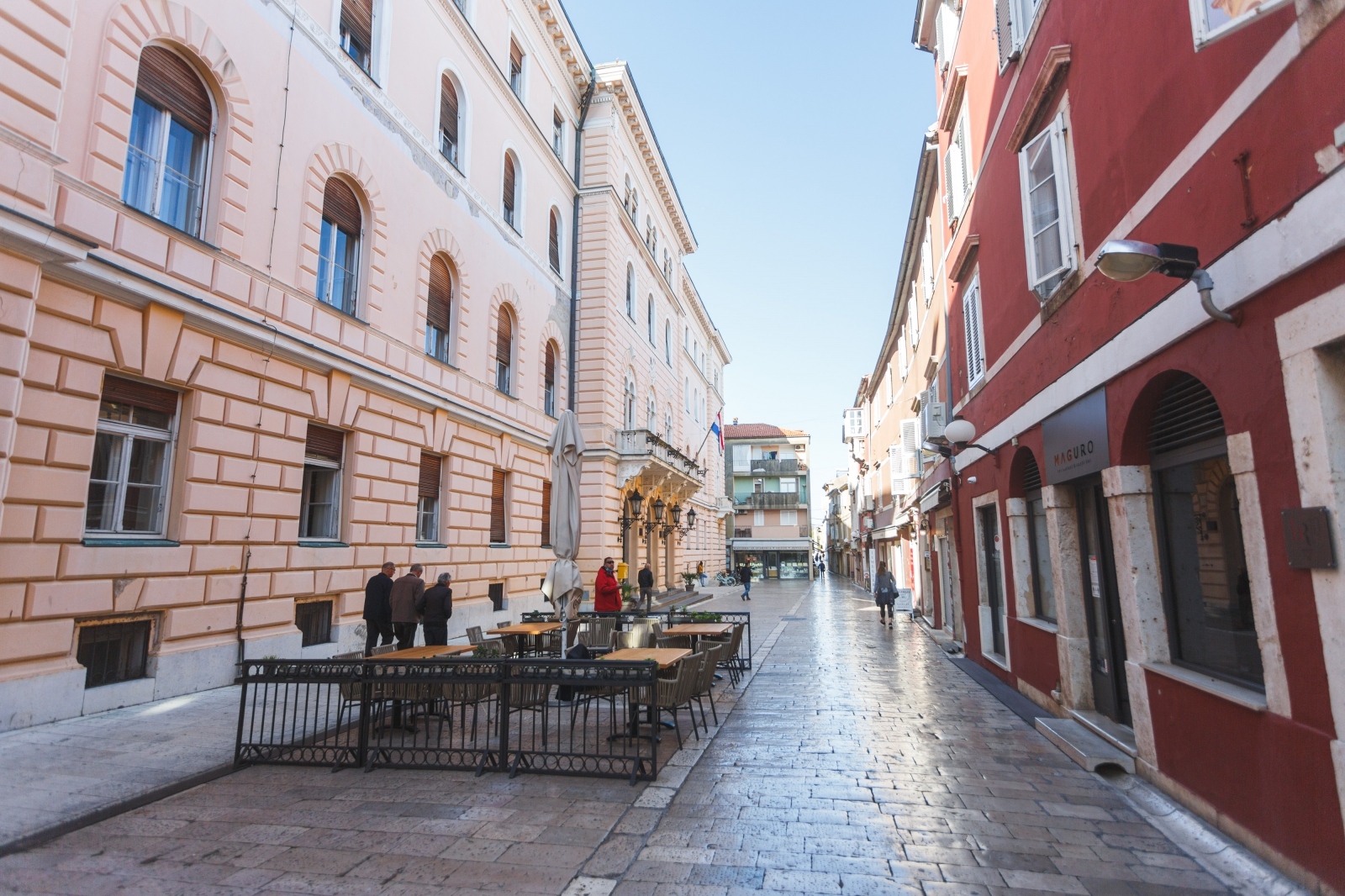 Zatvorene butige i poluprazan zadarski Poluotok Zatvorene butige i poluprazan zadarski Poluotok