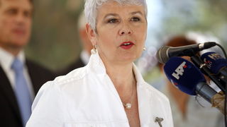 Zadar, 020810.
Jadranka Kosor polozila je kamen temeljac za zgradu u kojoj ce biti 65 stanova za hrvatske ratne vojne invalide. Gradiliste se nalazi u ulici Krste Odaka.
Foto: Jure Miskovic / CROPIX