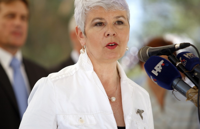 Zadar, 020810.
Jadranka Kosor polozila je kamen temeljac za zgradu u kojoj ce biti 65 stanova za hrvatske ratne vojne invalide. Gradiliste se nalazi u ulici Krste Odaka.
Foto: Jure Miskovic / CROPIX