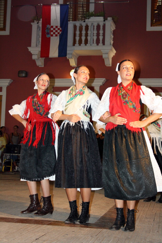 Biograd na Moru: Zavrsna priredba Ljetne skole folklora