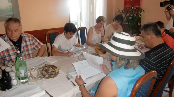 Degustacija i ocjenjivanje janjetine u restoranu Lungo mare Degustacija i ocjenjivanje janjetine u restoranu Lungo mare