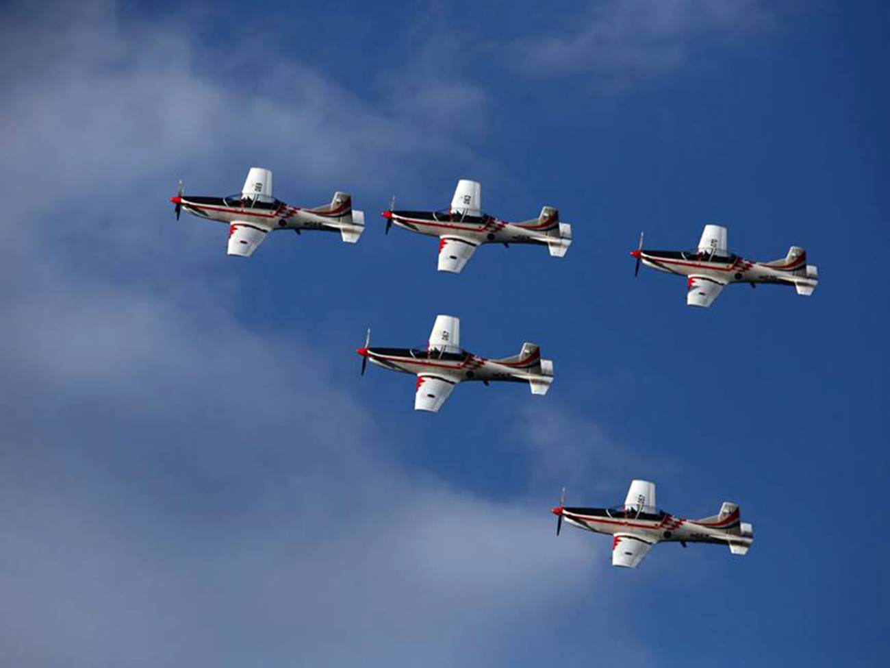 Akrobacije “Krila Oluje” iznad Šibenika, foto: Boris Stanić