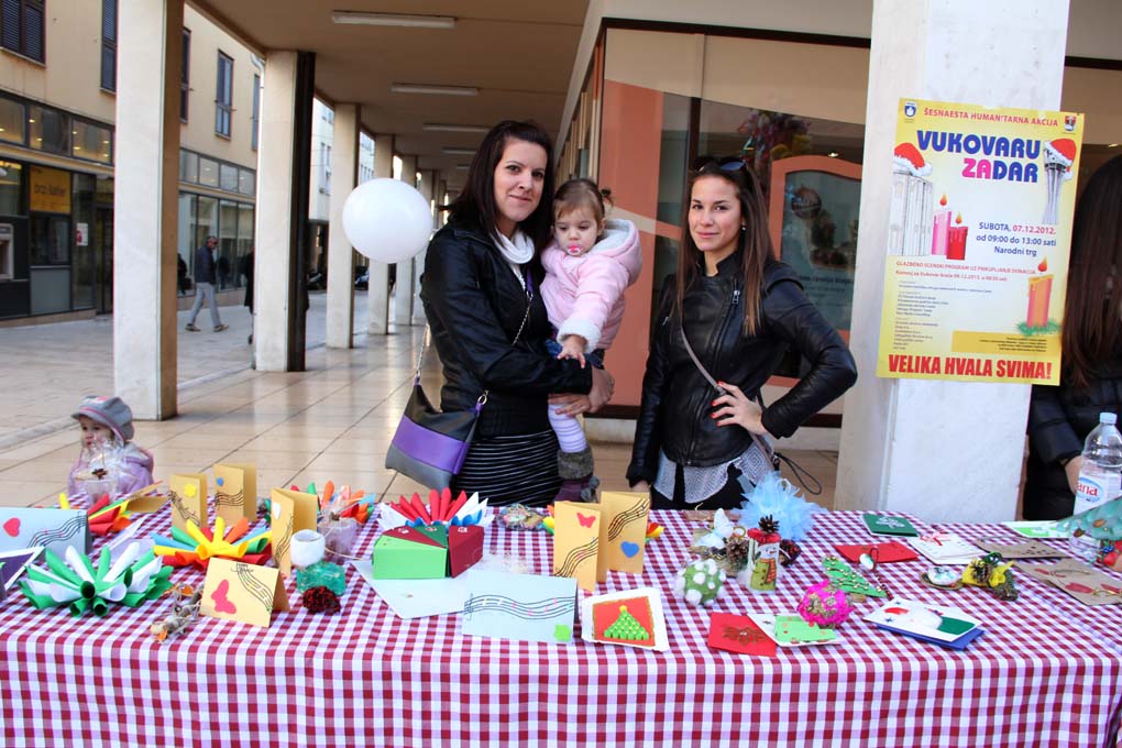 Vukovaru ZaDar na Narodnom trgu, foto: Iva Perinčić Vukovaru ZaDar na Narodnom trgu, foto: Iva Perinčić