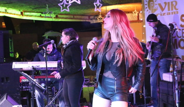 Virani 2016. godinu dočekali uz Lidiju Bačić, Leteći odred i spektakularan vatromet